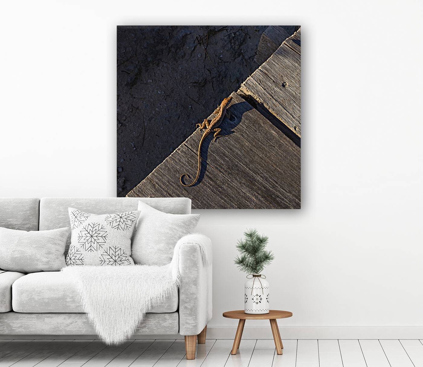 Gecko Anole on boardwalk Reproduction