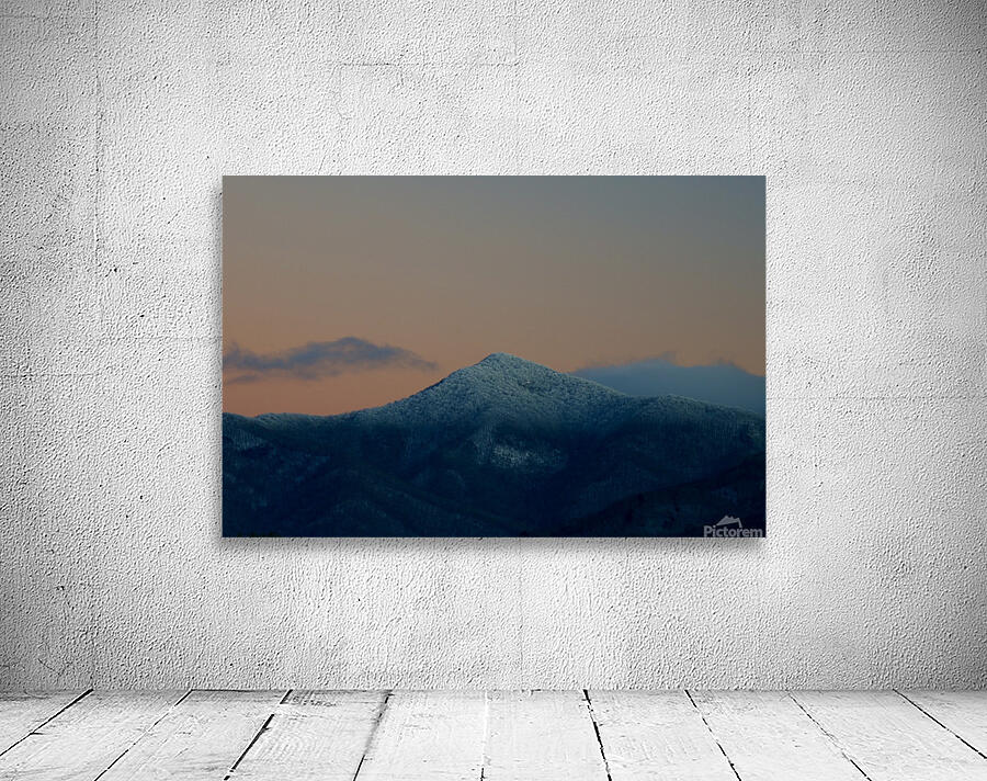 A Celo Knob snowfall. Wall Preview