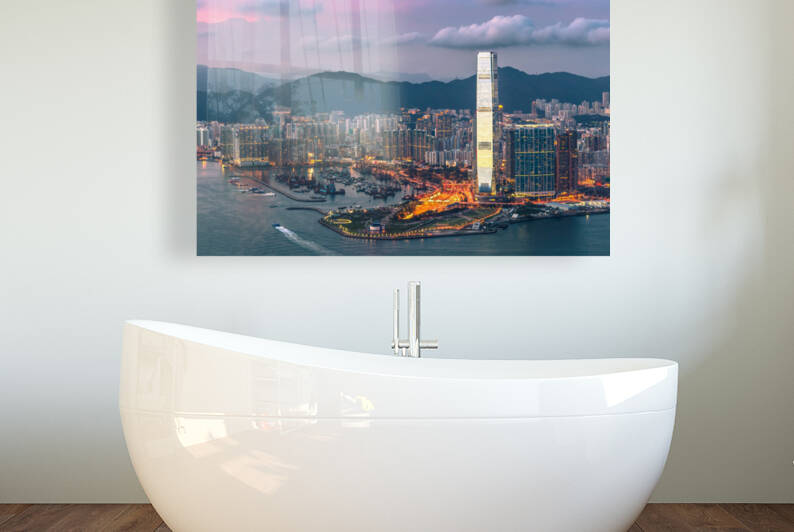 HONG KONG 17 by Tom Uhlenberg