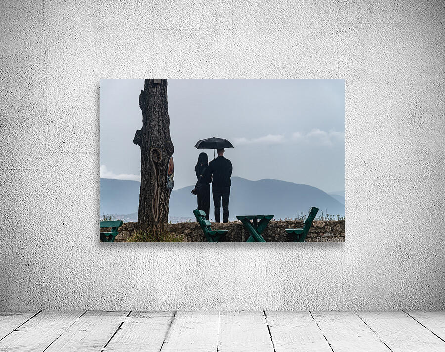 Couple under umbrella Wall Preview