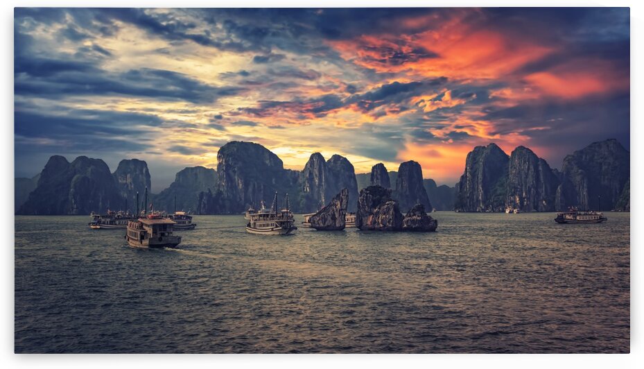Halong Bay by Manjik Pictures