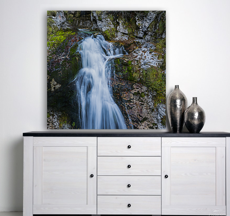  Waterfall Reproduction