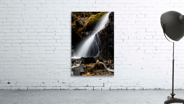 water over rocks Wall Preview