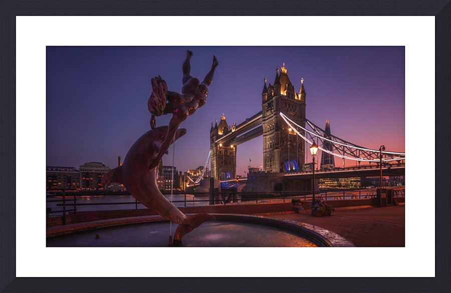 Sunset Over Tower Bridge | Iconic London Landmark with Sculpture Impression et Cadre photo