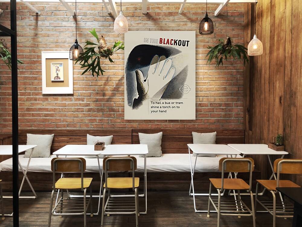 In the Blackout – Top Hail a Bus or Tram Shine a Torch on to Your Hand Reproduction