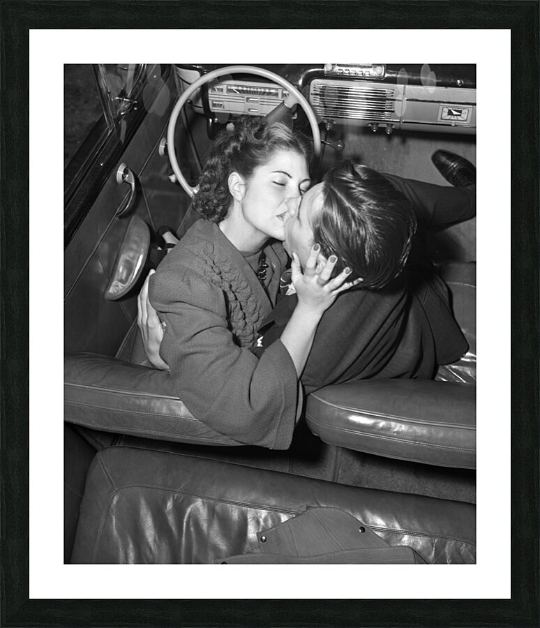 1940s CLOSE-UP COUPLE KISSING IN CONVERTIBLE CAR 201553 Picture Frame print