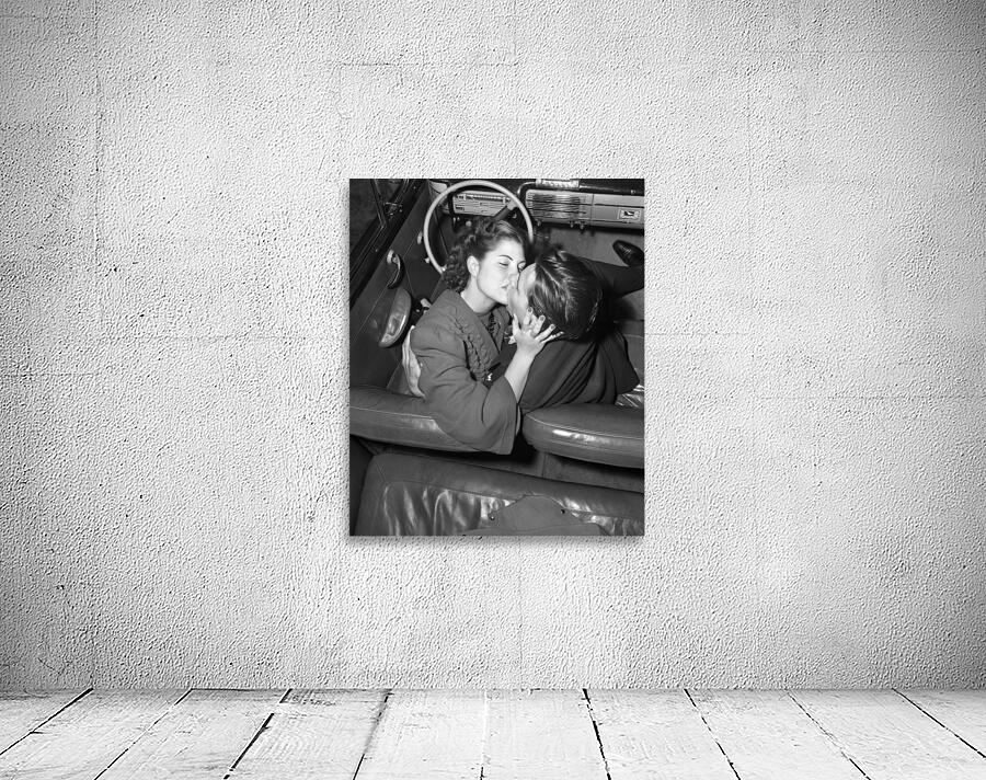 1940s CLOSE-UP COUPLE KISSING IN CONVERTIBLE CAR 201553 Wall Preview