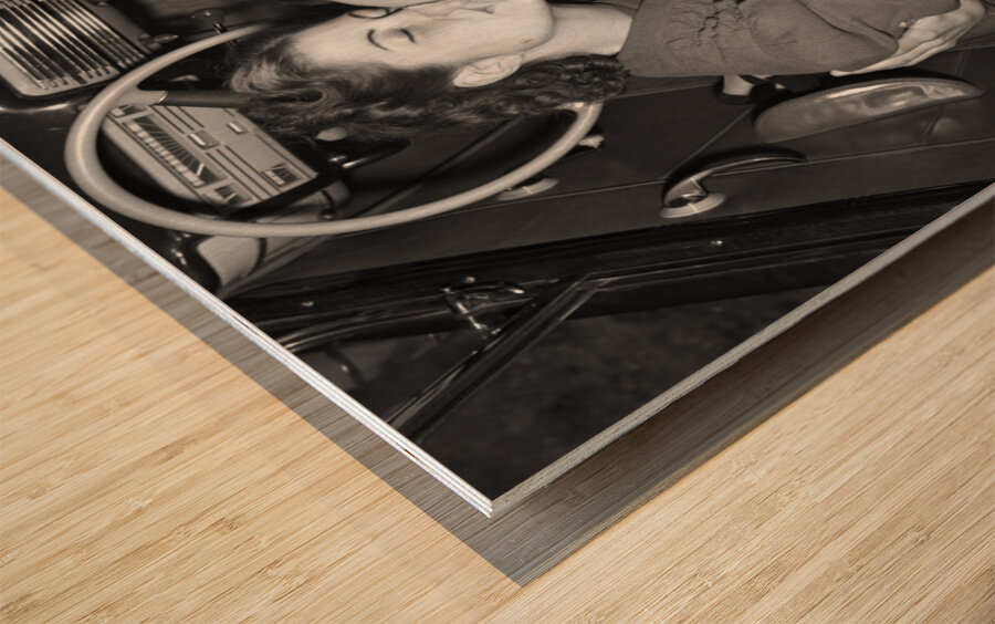 1940s CLOSE-UP COUPLE KISSING IN CONVERTIBLE CAR 201553 Wood print