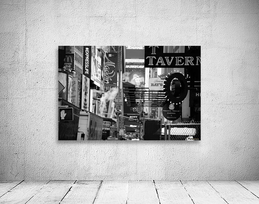 Bustle 2 B&W Wall Preview