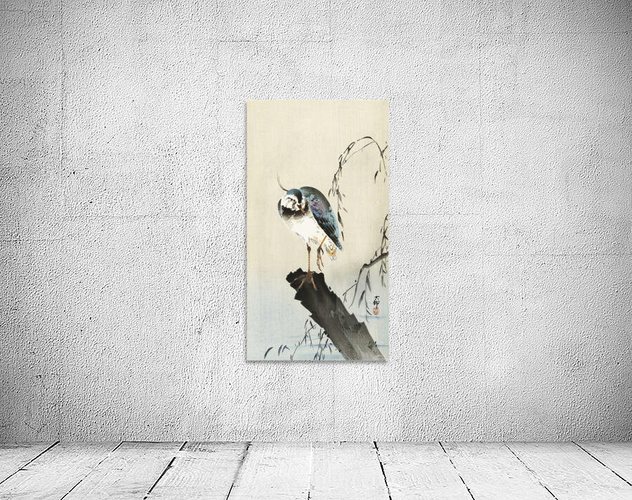 Lapwing on tree stump Wall Preview