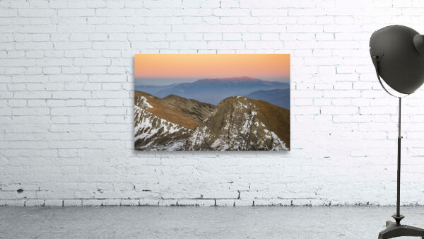 Mountain 37 W Wall Preview