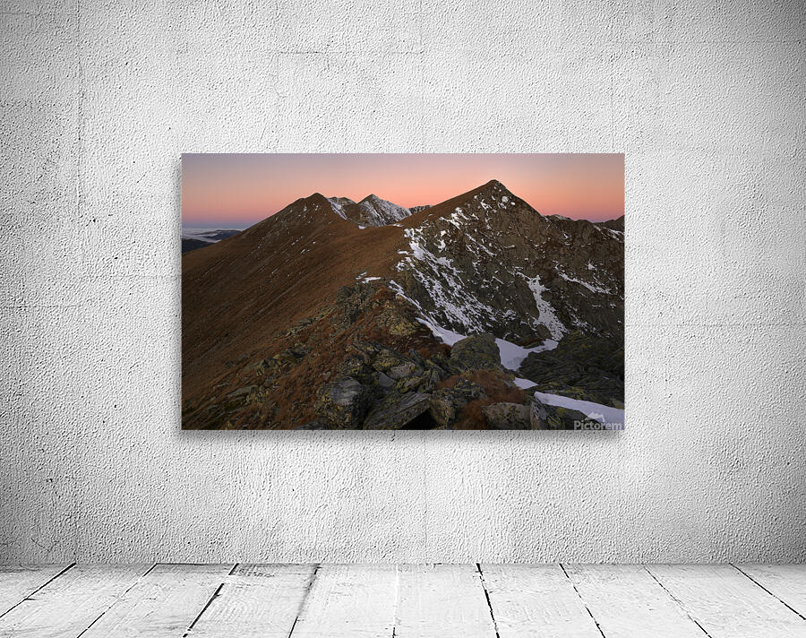 Mountain 42 W Wall Preview