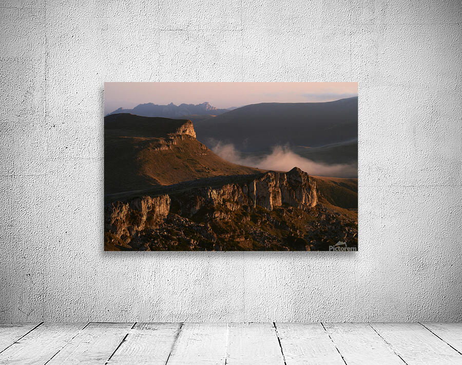 Mountain 30 W Wall Preview