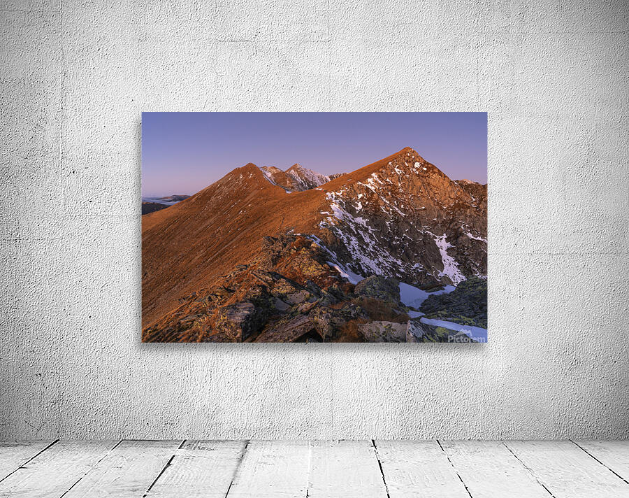 Mountain 38 W Wall Preview