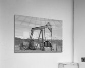 Oil Well Pumpjack Red Barn and Longs Peak BW Impression acrylique
