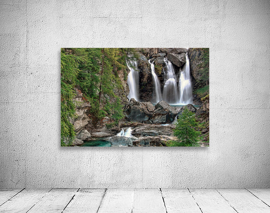 QUADRUPLE WATERFALL Wall Preview