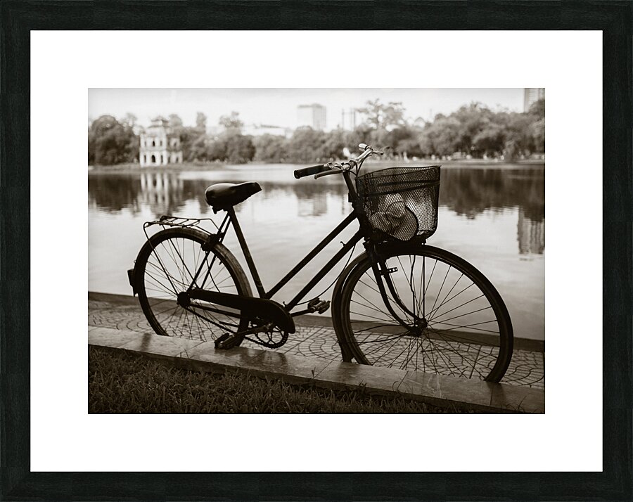 Bicycle by Hoan Kiem Lake Impression et Cadre photo