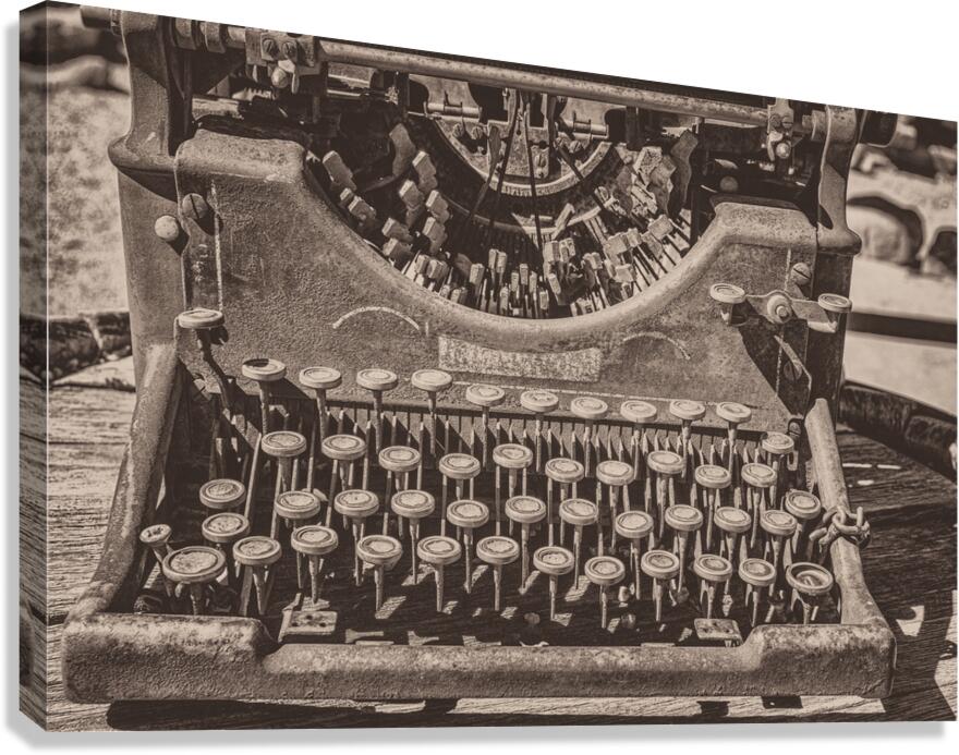 Rusty Typewriter B W