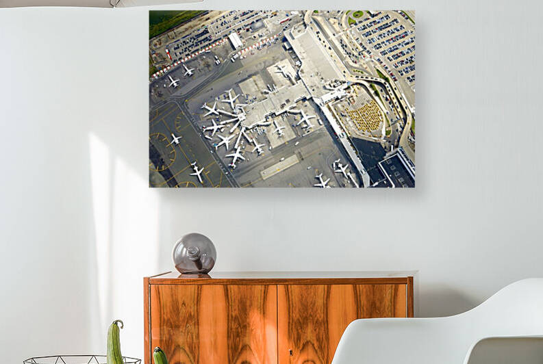 LaGuardia by Wowey