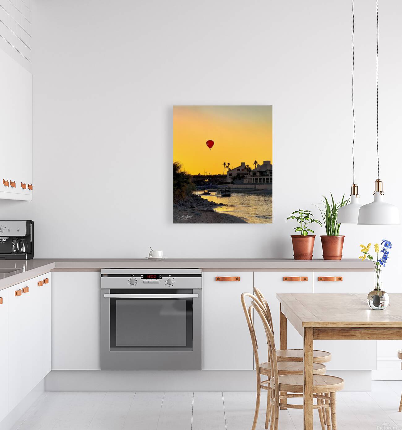 Red Balloon in the channel Reproduction