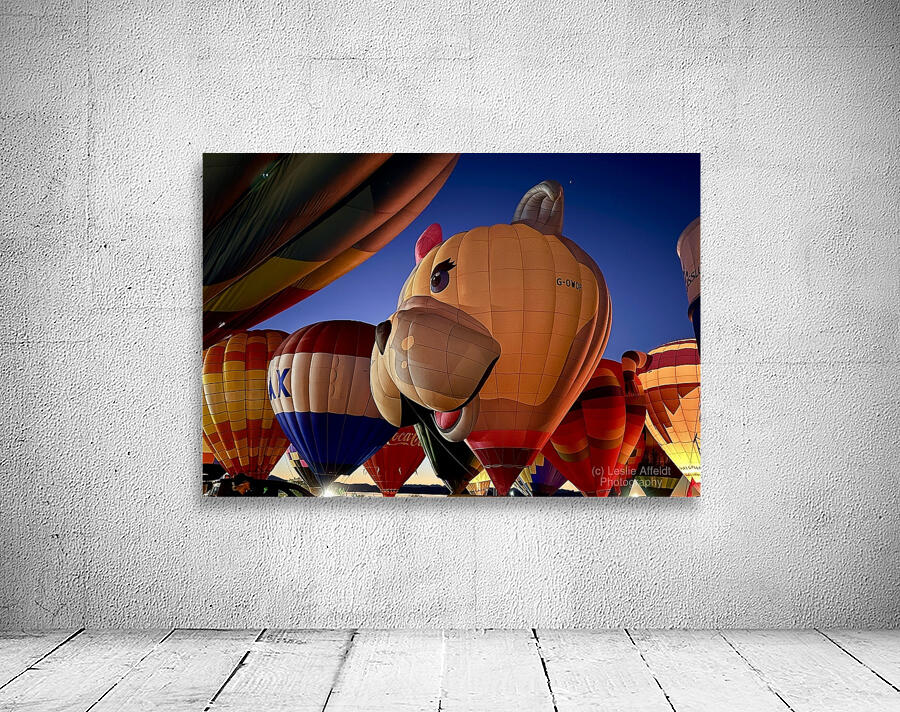 Standing at attention ready for flight Wall Preview