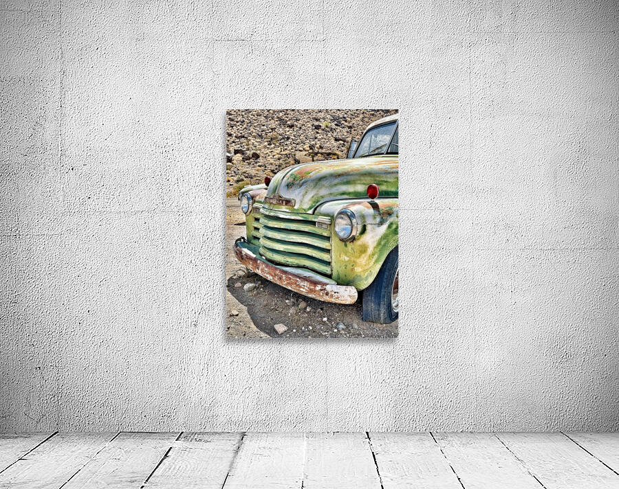 Vintage green truck Wall Preview