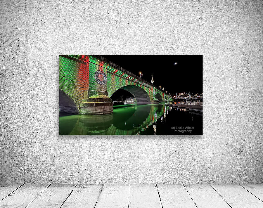 Christmas at London Bridge Reflection Wall Preview