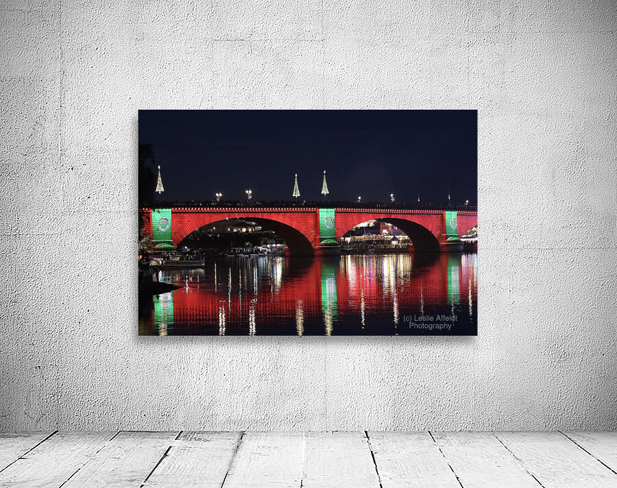 London Bridge Christmas Vibes Wall Preview