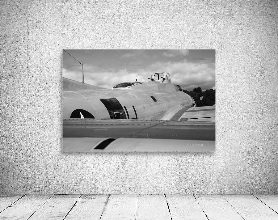 B-17 Curves Wall Preview