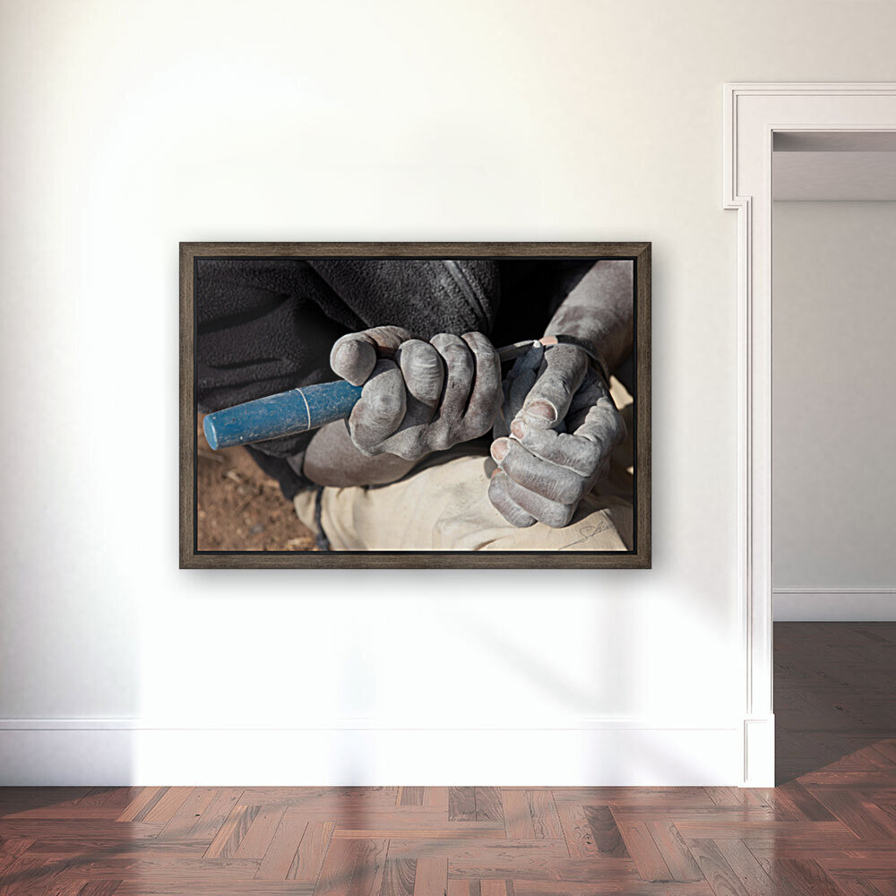 1127 - Working hands Reproduction