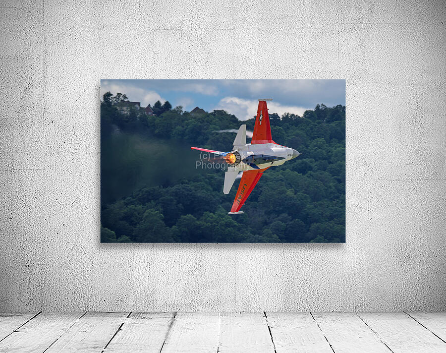 F-16 in a High Performance Turn Wall Preview