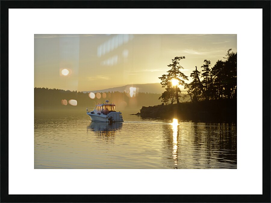 Small motor boat leaving Conover Cove Picture Frame print