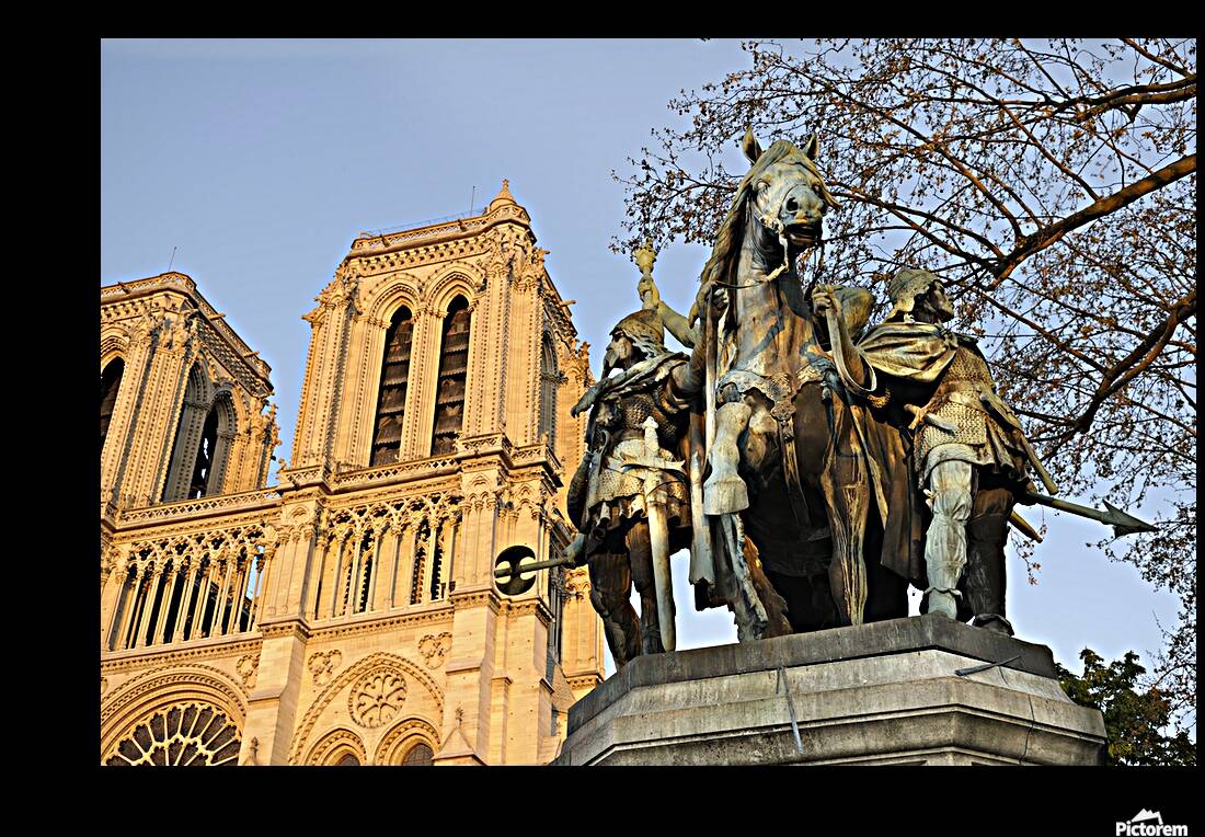 Statue de Charlemagne Paris France Reproduction