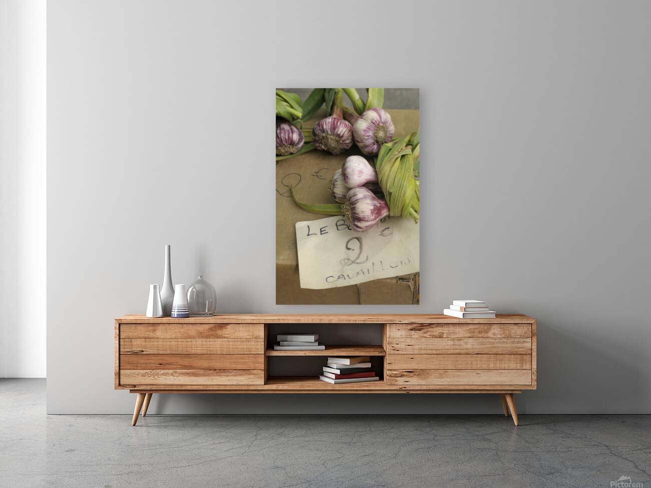 Fresh red garlic at the Lourmarin market Reproduction