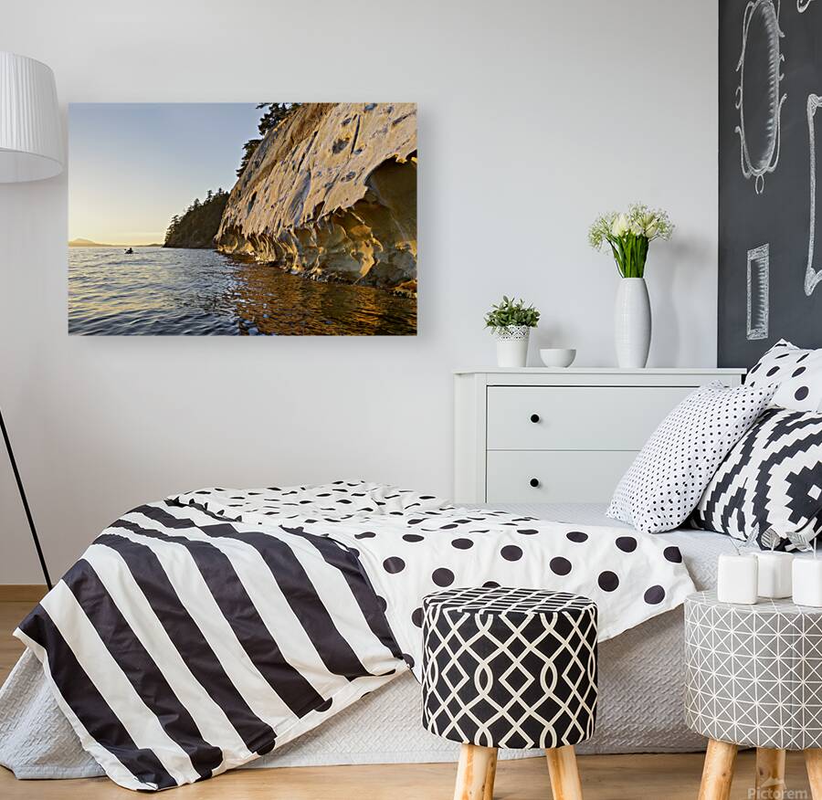 Sea kayaking under the sculpted sandstone cliffs Reproduction