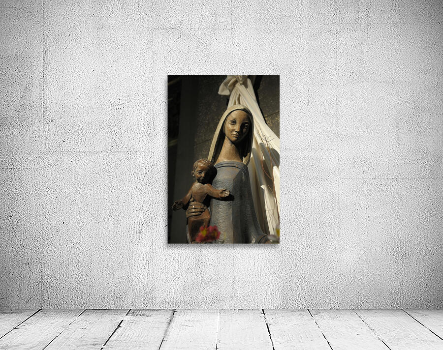 Wood carving of the virgin Eglise Saint Pothin Wall Preview