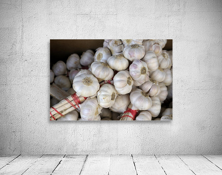 Braided garlic at the Lourmarin street market Wall Preview