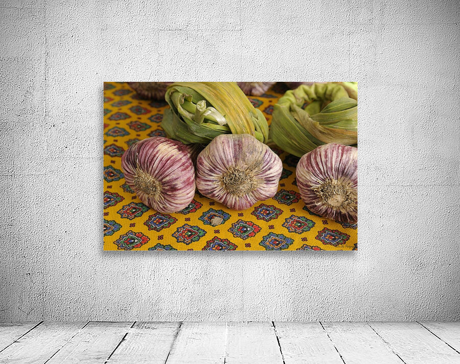 Garlic at the Friday market in Lourmarin Wall Preview