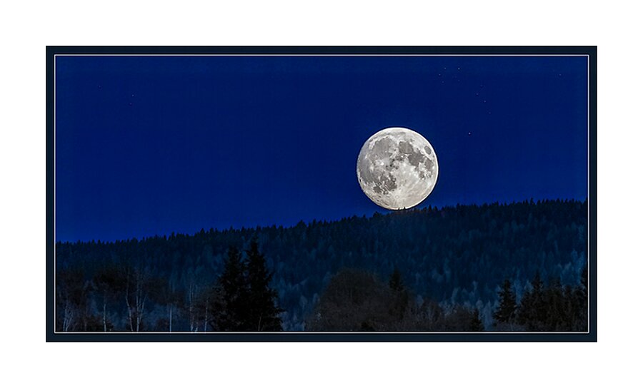 FULL MOON RESTING Picture Frame print