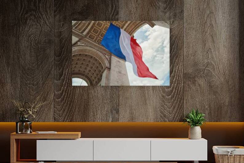 Tricolor sous l’Arc de Triomphe by Taylor Ehat Photography