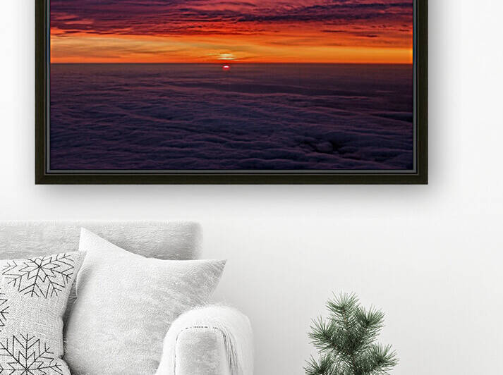 Vibrant sunset among cloud cover Reproduction