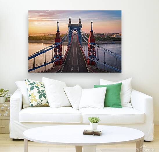Front view of Liberty bridge in Budapest at sunri 1721109721.689 by Lupu Andrei