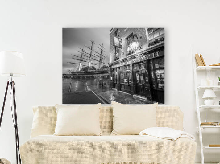 Cutty Sark and the Gipsy Moth pub by Assaf Frank