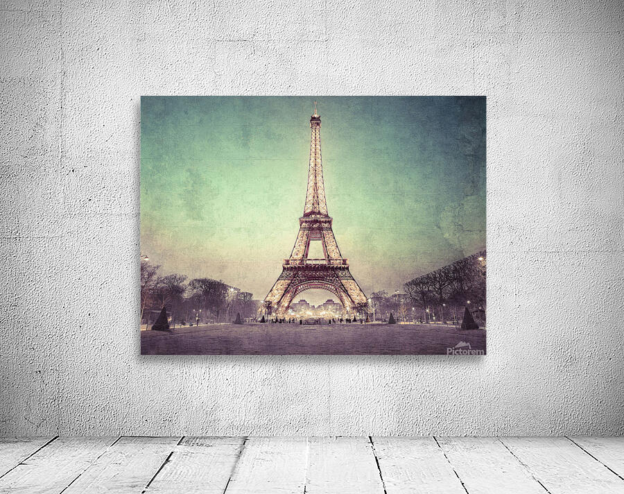 Eiffel tower at Dusk Wall Preview
