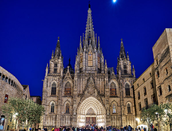 Cathedral of the holy cross and saint eulalia in barcelona Téléchargement Numérique