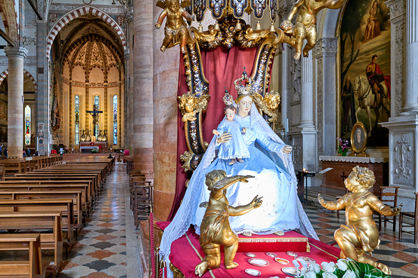 Verona Veneto Italy. The Basilica of Saint Anastasia. Madonna statue Digital Download