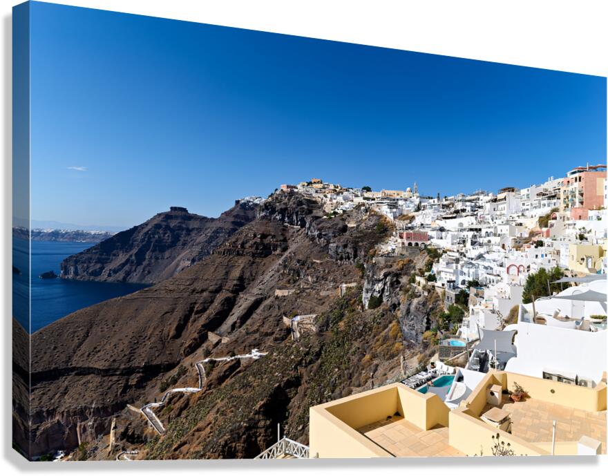 Picturesque Santorini village on cliff overlooking the sea.