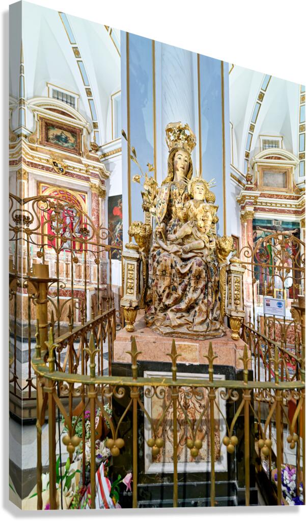 Valencia Cathedral features a statue of Mary and child