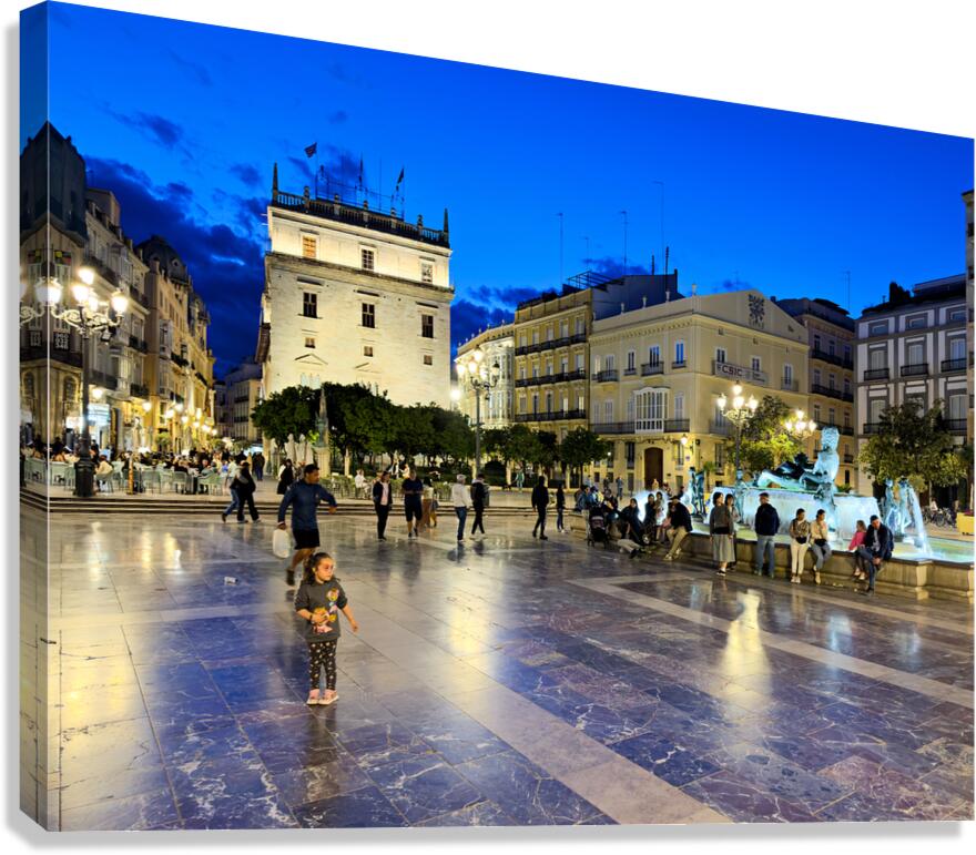 Crowd gathers at Plaza de la Virgen by Palacio Valenciana