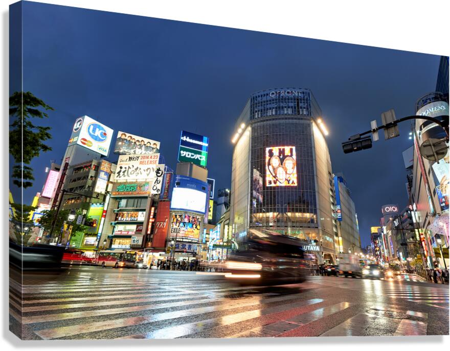 Shibuya Tokyo: bright lights and busy streets at night